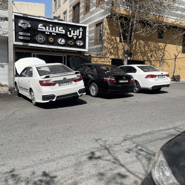 ماشین های درحال تعمیر ژاپن کلینیک